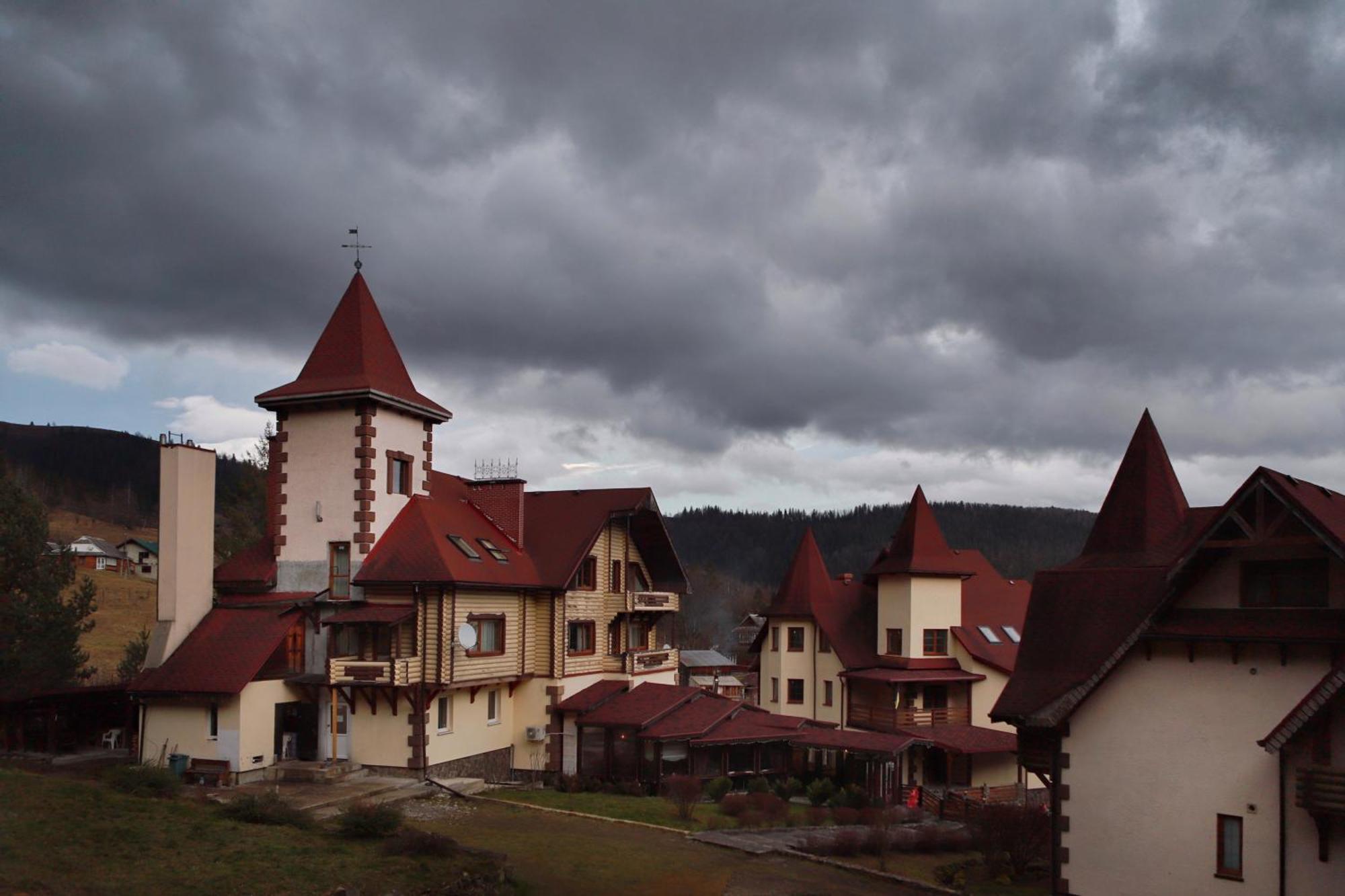 Complex Hyzhky Hotel Yaremche Bagian luar foto